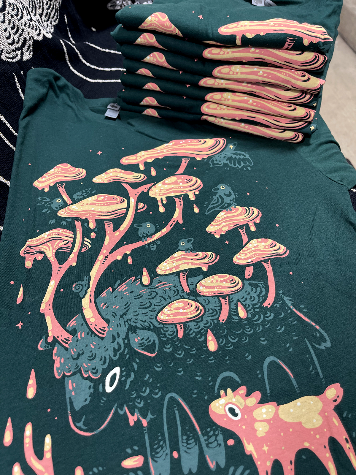 DAMPWOODS ✦ unisex tee