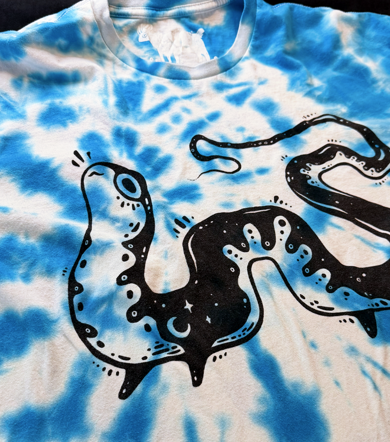 22 • Salamandra • Extra Large Unisex Tee