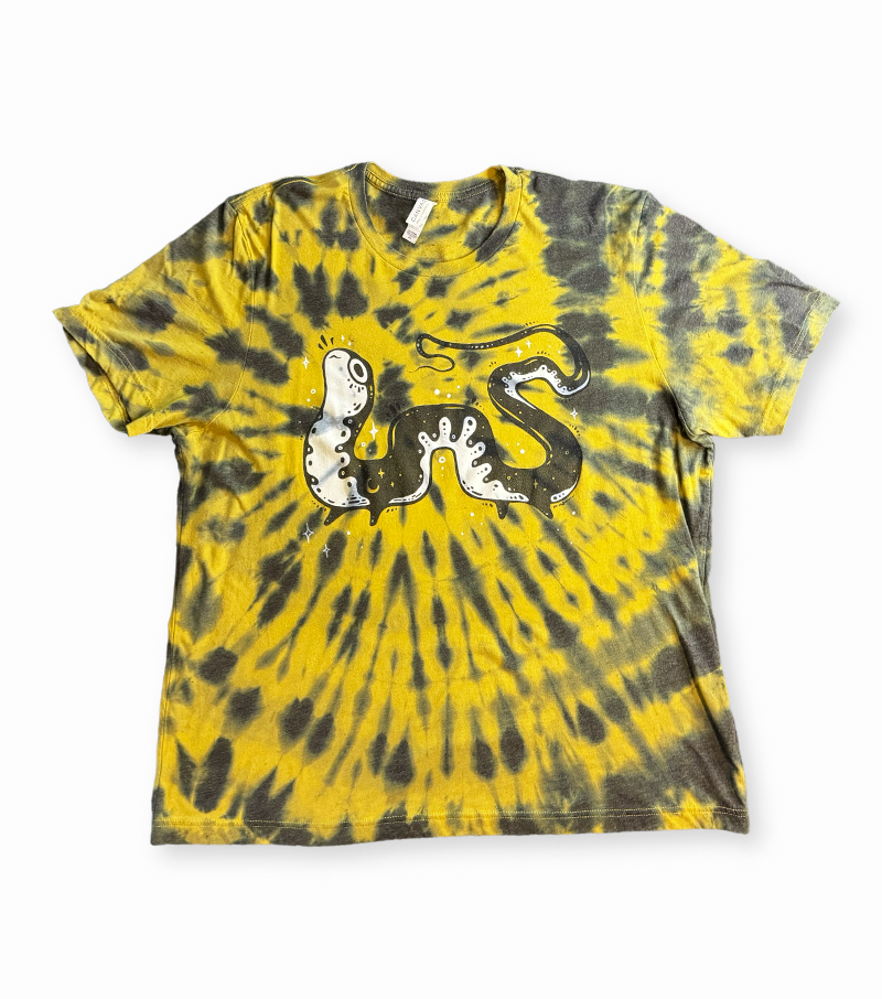 42 • Salamandra • 2XL Unisex Tee